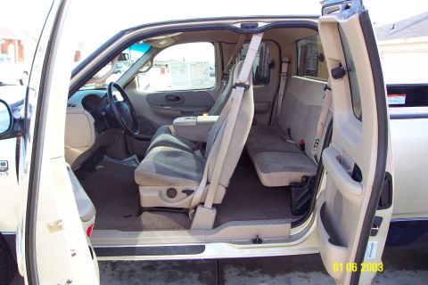 2000 Ford F-150 - lots of room and it's my favorite pic