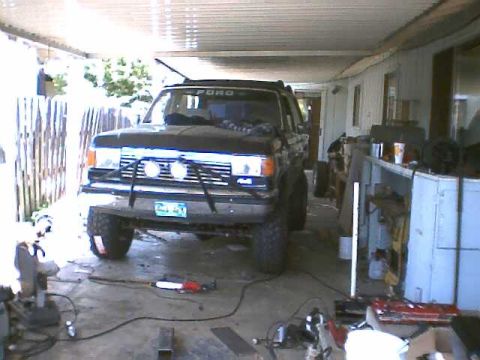 1988 Ford Bronco - sitting on the wheels