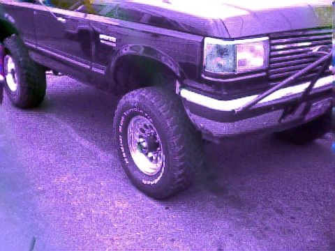 1988 Ford Bronco - dinky tire now....