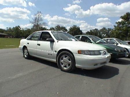 1993 Ford Taurus - pic taken by mario