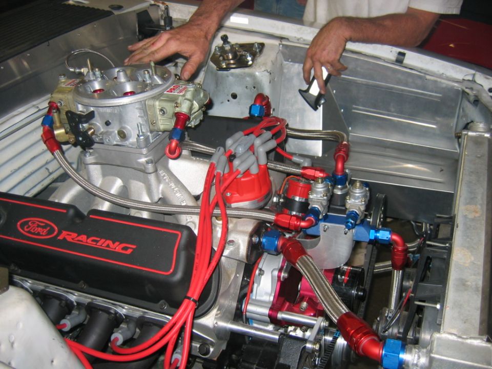 Ford Racing valve covers in engine bay