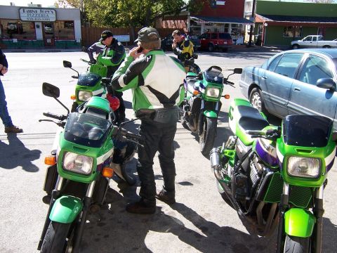 1981 Kawasaki Bayou - on the cell phones