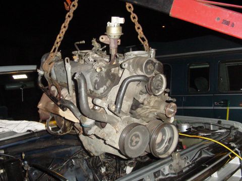 1987 Ford Bronco - Pullin the 5.0, looks small dont it?