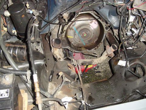 1987 Ford Bronco - empty engine bay, that torque converter looks alot cleaner than the other engine i pulled out of my friends truck. posibly rebult?