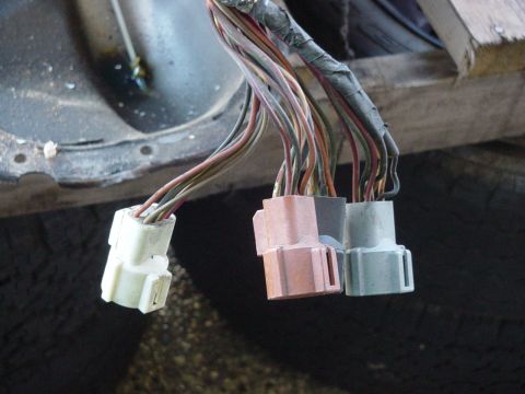 1987 Ford Bronco - with me being new to EFI setups it took me along time to figure out where this hooks up (lol i know its pathetic)