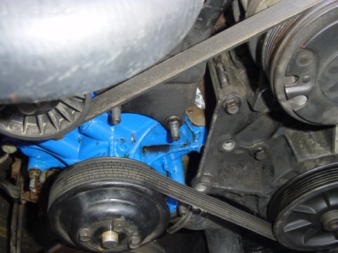 1987 Ford Bronco - a close up, there you can see where its suposed to bolt up with the 302