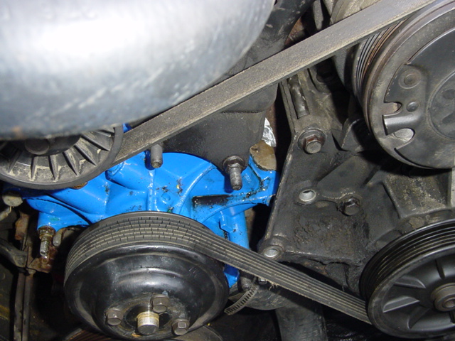 a close up, there you can see where its suposed to bolt up with the 302
