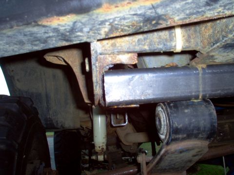 1986 Ford Bronco - Notched the passenger side to get that side in there.
