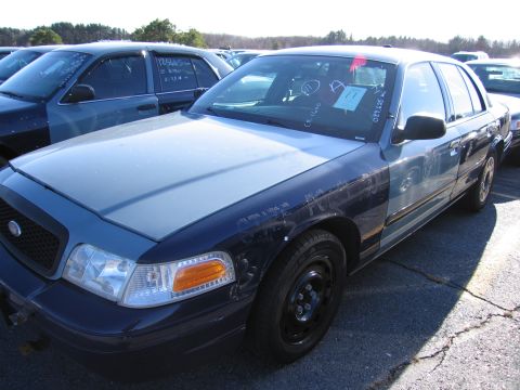 2001 Ford Crown Victoria - Front 3/4 view of a dark blue 2001 Ford Crown Victoria with a light blue hood.