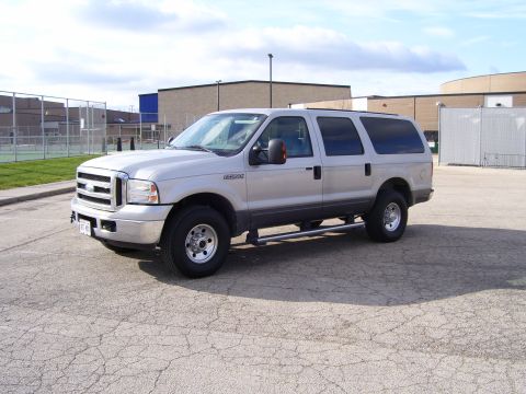 2005 Ford Excursion photo