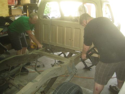 1990 Ford Bronco - Removing the back of the frame.