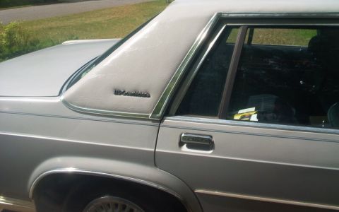 1988 Ford Crown Victoria LTD - Well after a proper clean I decided it was time to protect it. This is the vinyl roof after a couple coats of Amor All Protectant. It didnt…