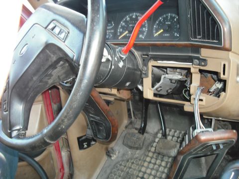 1988 Ford Bronco - now I can remove and replace my steering column, unfortunately the turnsignal switch is bad in the one I got, $97 from ford fixed it up rig…