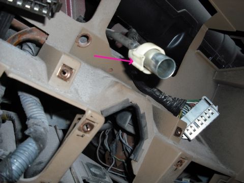 1988 Ford Bronco - push that in to unhook it from the speedo