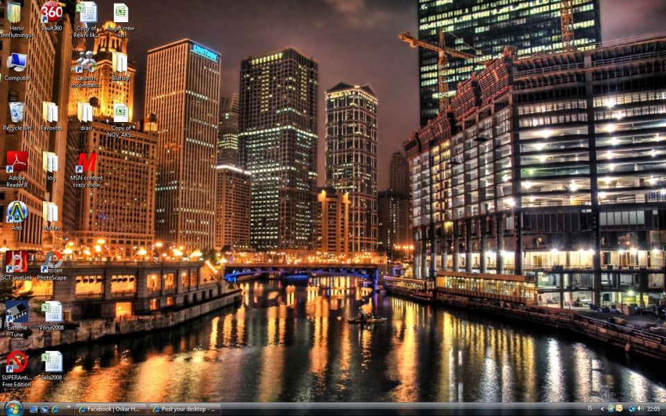 Desktop wallpaper of Chicago skyline at night with river and reflections