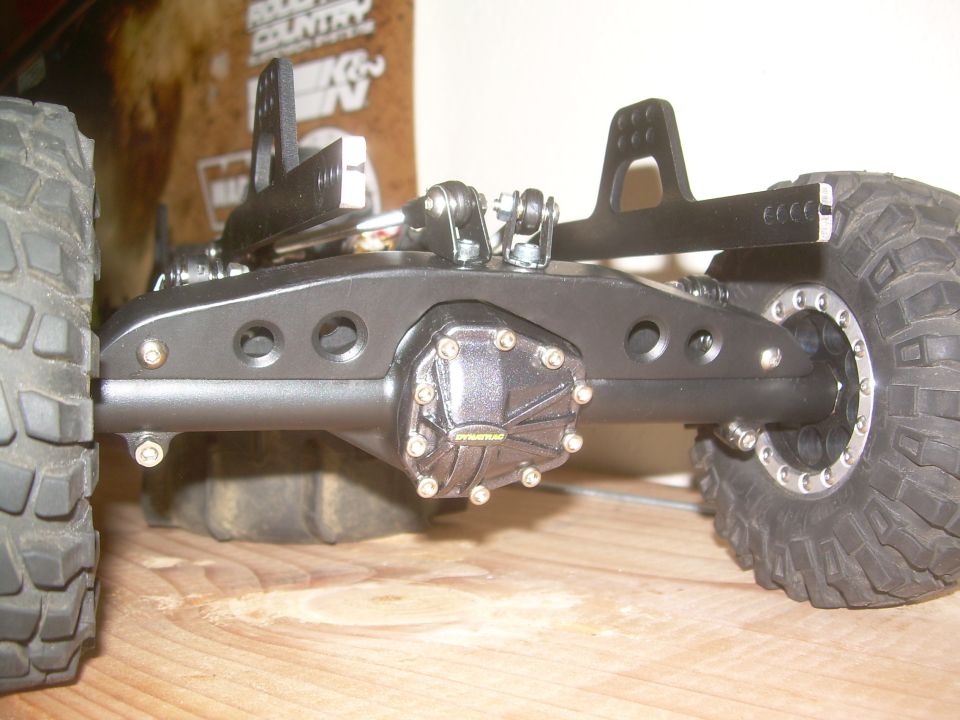 RC car rear axle assembly with "HYPERRC" differential cover