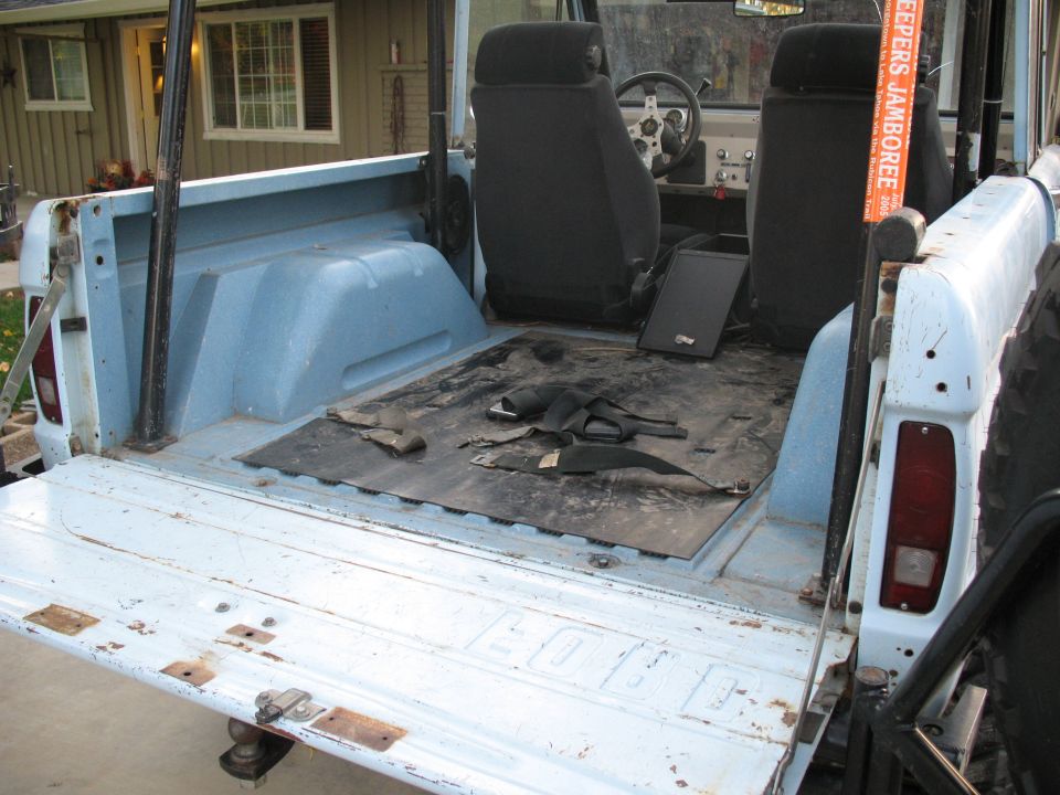 1976 Ford Bronco interior and bed, light blue