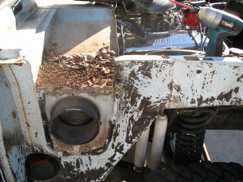 1976 Ford Bronco - Collects stuff causes rot