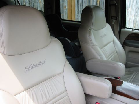 2000 Ford Excursion photo