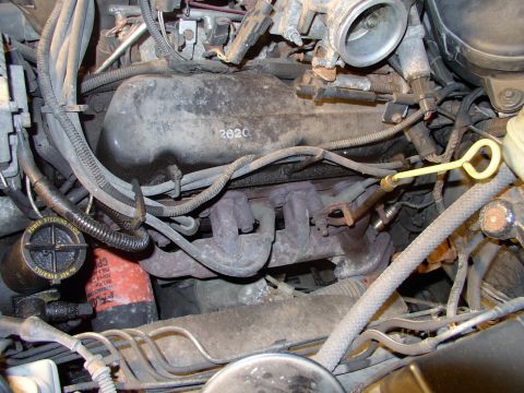 1990 Lincoln Town Car - Only thing that concerned me, on this side, was how to re-secure the oil dipstick tube.