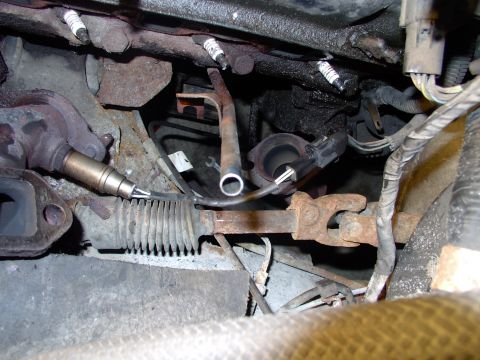 1990 Lincoln Town Car - By pulling the now loose manifold forward I was able to disconnect the O2 sensor very easily.