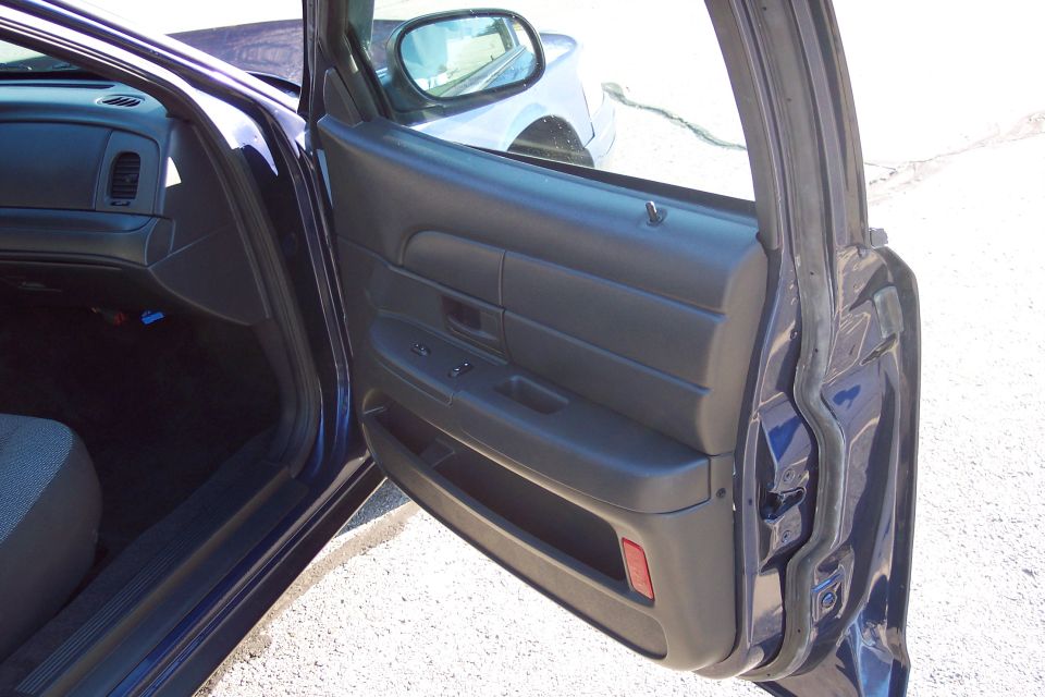 Interior door panel and dashboard of a 2001 Ford Crown Victoria