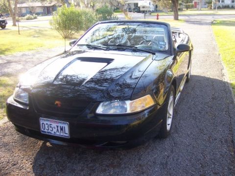 2000 Ford Mustang photo
