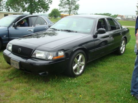 2004 Ford Crown Victoria photo