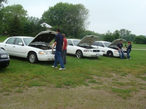 2004 Ford Crown Victoria photo