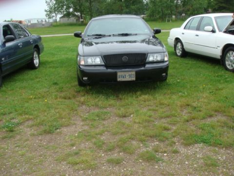2004 Ford Crown Victoria photo