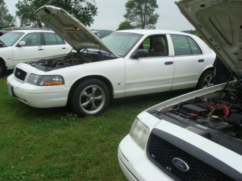 2004 Ford Crown Victoria photo
