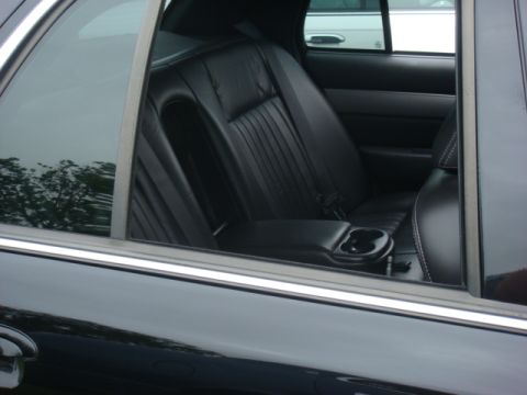 2004 Ford Crown Victoria photo