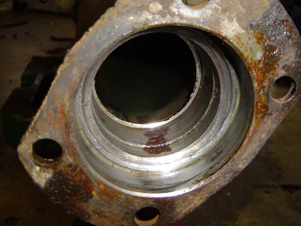 One end looks like a bearing came apart at some time in the past