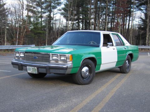 1991 Ford LTD Crown Victoria - green-and-white two-tone Ford sedan from the front driver side with a New Hampshire plate reading 160 7339.