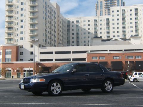 2003 Ford Crown Victoria photo
