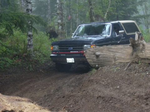 1991 Ford Bronco - Coming down Firefox after the rain in the Stocker