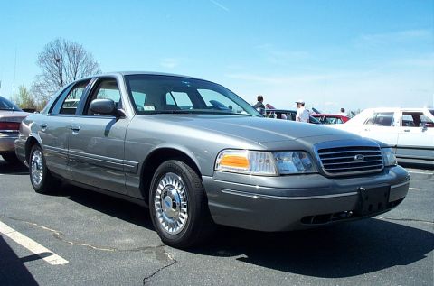 1991 Ford LTD Crown Victoria - This 1991 Ford Crown Victoria LTD is seen from a 3q-front angle in a parking lot.