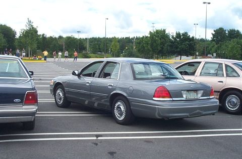 1991 Ford LTD Crown Victoria - This Ford Crown Victoria has a license plate that reads J75 104.