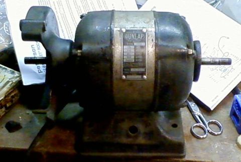 1995 Ford Bronco - Motor with a metal label and a shaft, next to a pair of scissors.