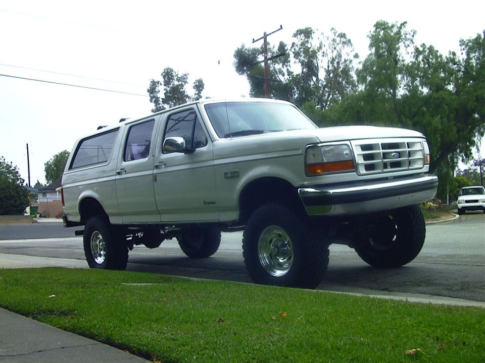 8" SkyJacker Suspension Lift
American Eagle 17x9's
BF Goodrich 37x12.50 All Terrains
Bilstein Shocks
Kodiak Sidewinder Steps