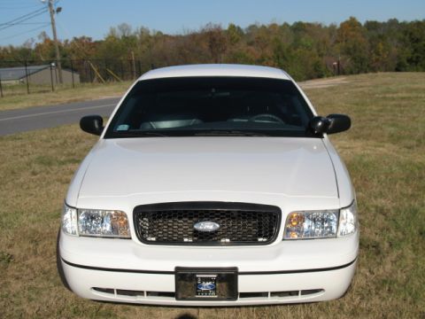 2000 Ford Crown Victoria photo