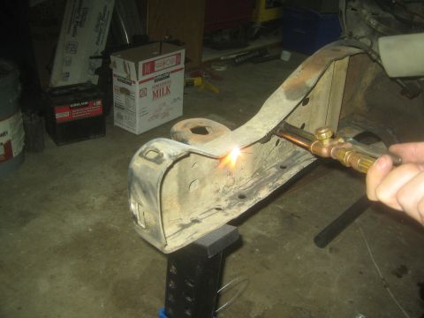 1990 Ford Bronco - Cutting out the front fender mounts