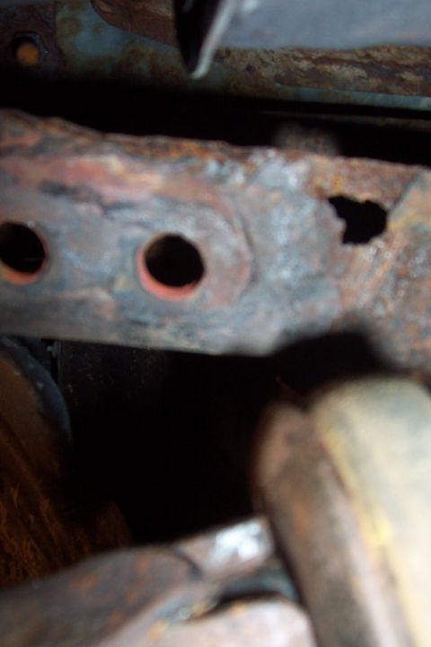1990 Ford Bronco - bottom rail at radius arm mount