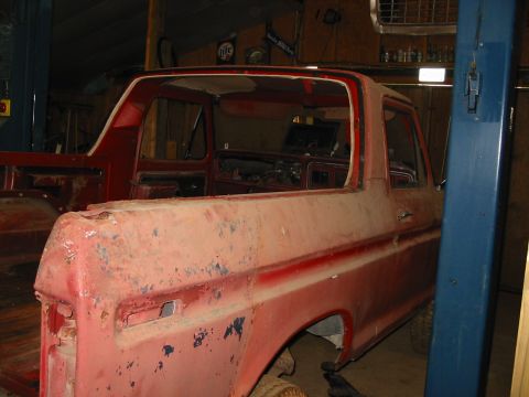1978 Ford Bronco - Stage 2 passenger side rear, with a makshift patch at rear quarter panel. this will be replaced with a new quarter panel........looking at…