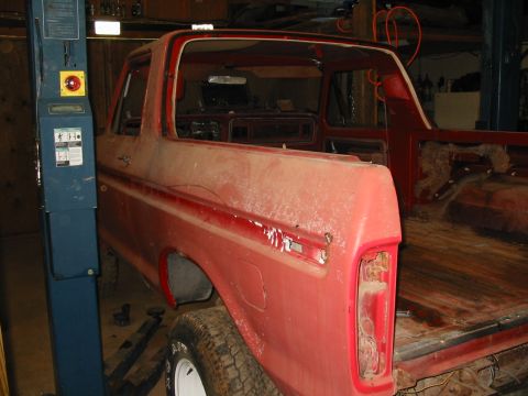 1978 Ford Bronco - Stage 2 driverside rear only needs to be touched up. fenderwells seem to be good..... pic 7