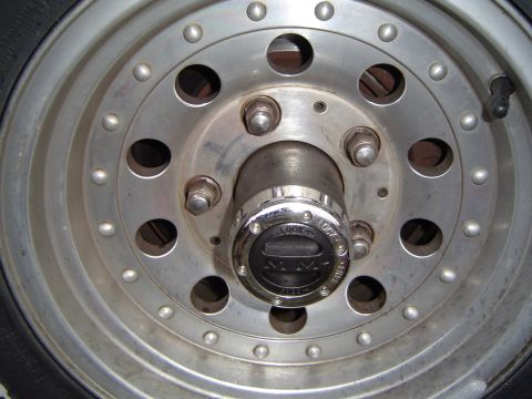 1991 Ford Bronco - Outer cap installed