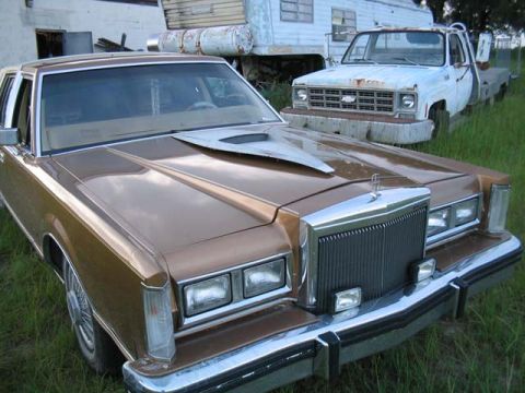 1984 Lincoln Town Car photo