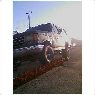 1989 Ford Bronco - 32's 4" lift flex