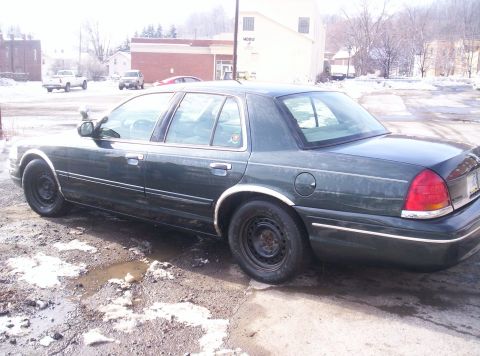 1999 Ford Crown Victoria photo