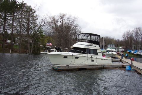 1985 Carver 326 Aft Cabin